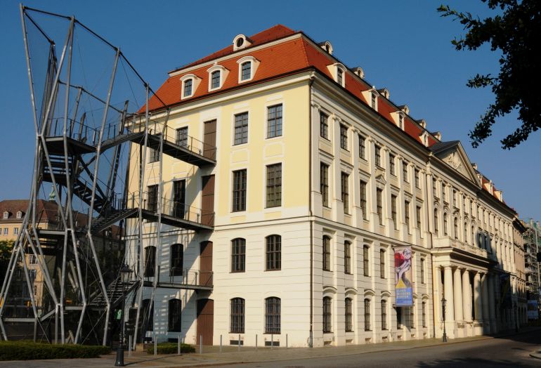 Das historische Landhaus vom Pirnaischen Platz aus gesehen.